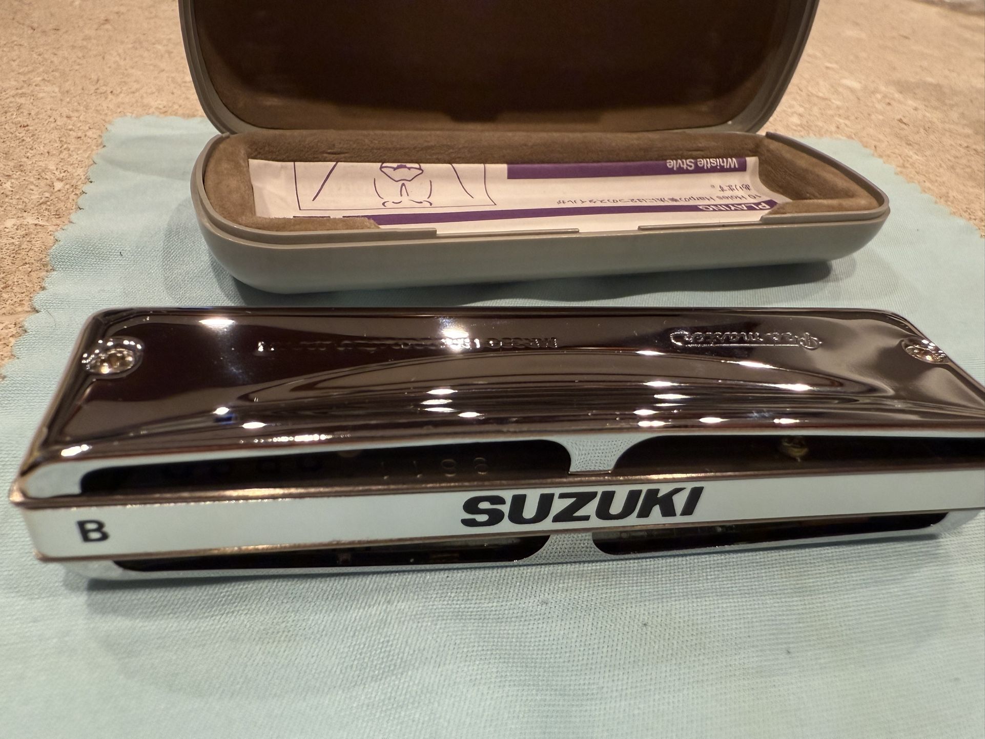 Suzuki 10 Holes Blues Harmonica - Key Of B