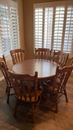 Round Oak Dining Table with 6 Chairs and 4 Leaves