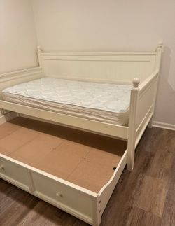 Trundle bed