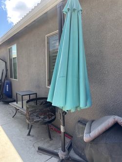 Outdoor umbrella