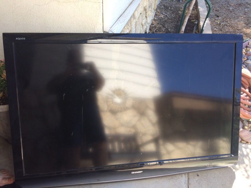 52 inch Sharp Aquos LED LCD 1080p HDTV LC-C5277UN