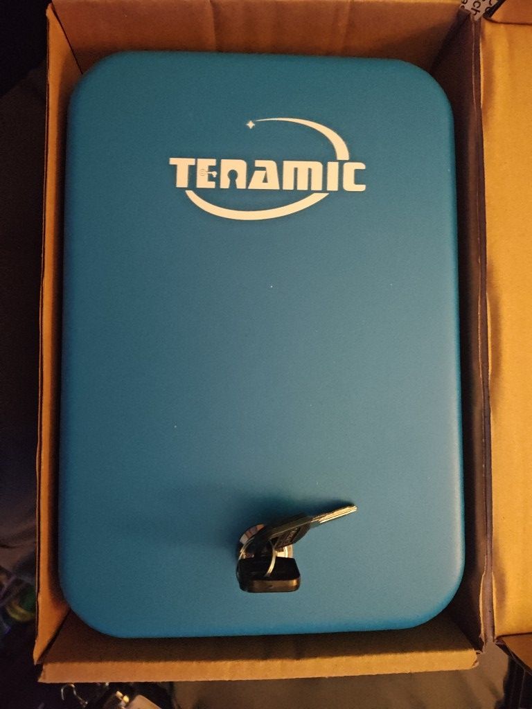 PORTABLE LOCKING SAFE BOX