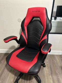 Emerge Deluxe gaming chair with adjustable arms and tilt.