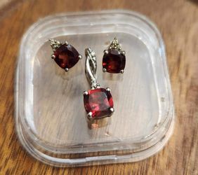 Garnet/Diamond Earring And Necklace Set