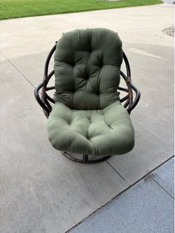 Swivel Wicker chair with cushion