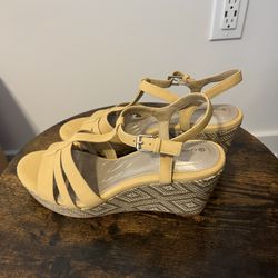 GIANI BERNINI Yellow Wedge Sandles Size 8.5 - New In Box