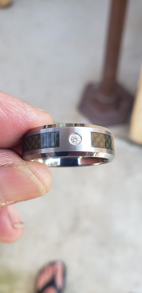 Is beautiful men's tungsten carbide microfibre ring size 11 1/2