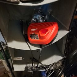 Milwaukee M12 Charger