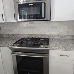 Premium Appliances Set Gas Range And Microwave Electrolux