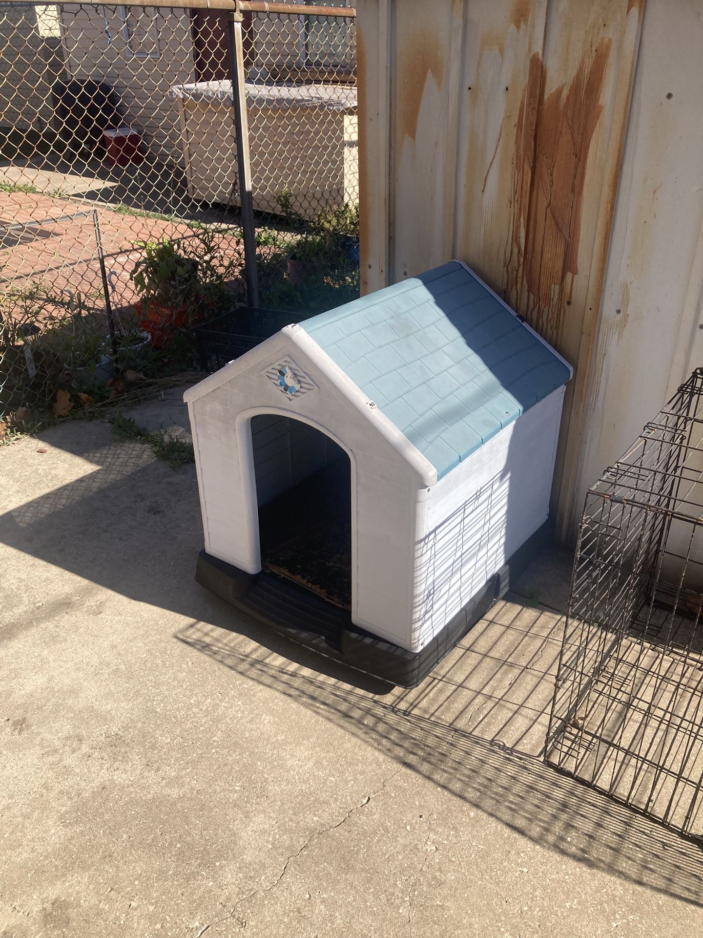 Doghouse (small/medium Dogs)