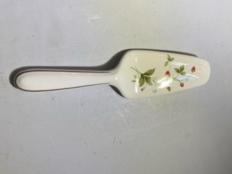 Bone China strawberry fields cake/ pie server