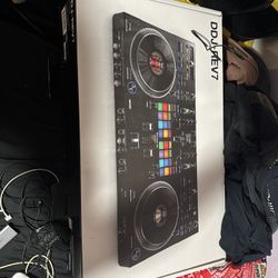 Pioneer DJ’s Rev7