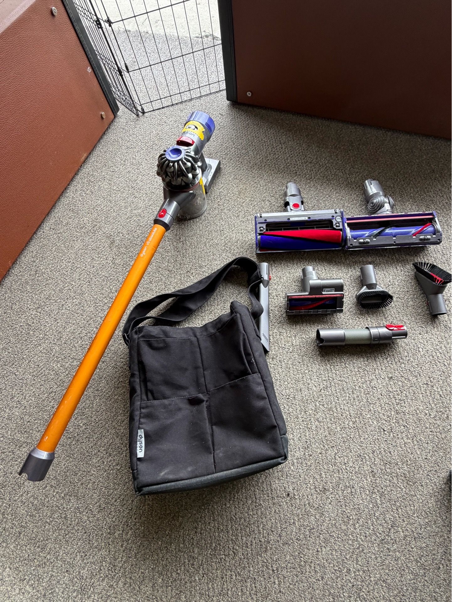 Dyson V8 Absolute Cordless Vacuum - Complete Set with All Tools, Carry Bag, Generic Charger & Dock - Excellent Condition!