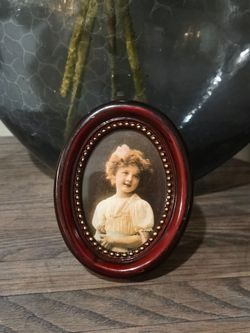 Victorian Vintage Burgundy Oval Frame