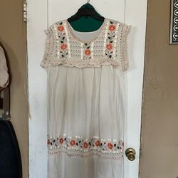 Vestido Mexicano Size L . en Buenas Condiciones. Para Mujer. Precio Firme. Solo Personas Interesadas