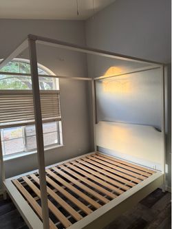 Pottery Barn Queen Canopy Bed Frame