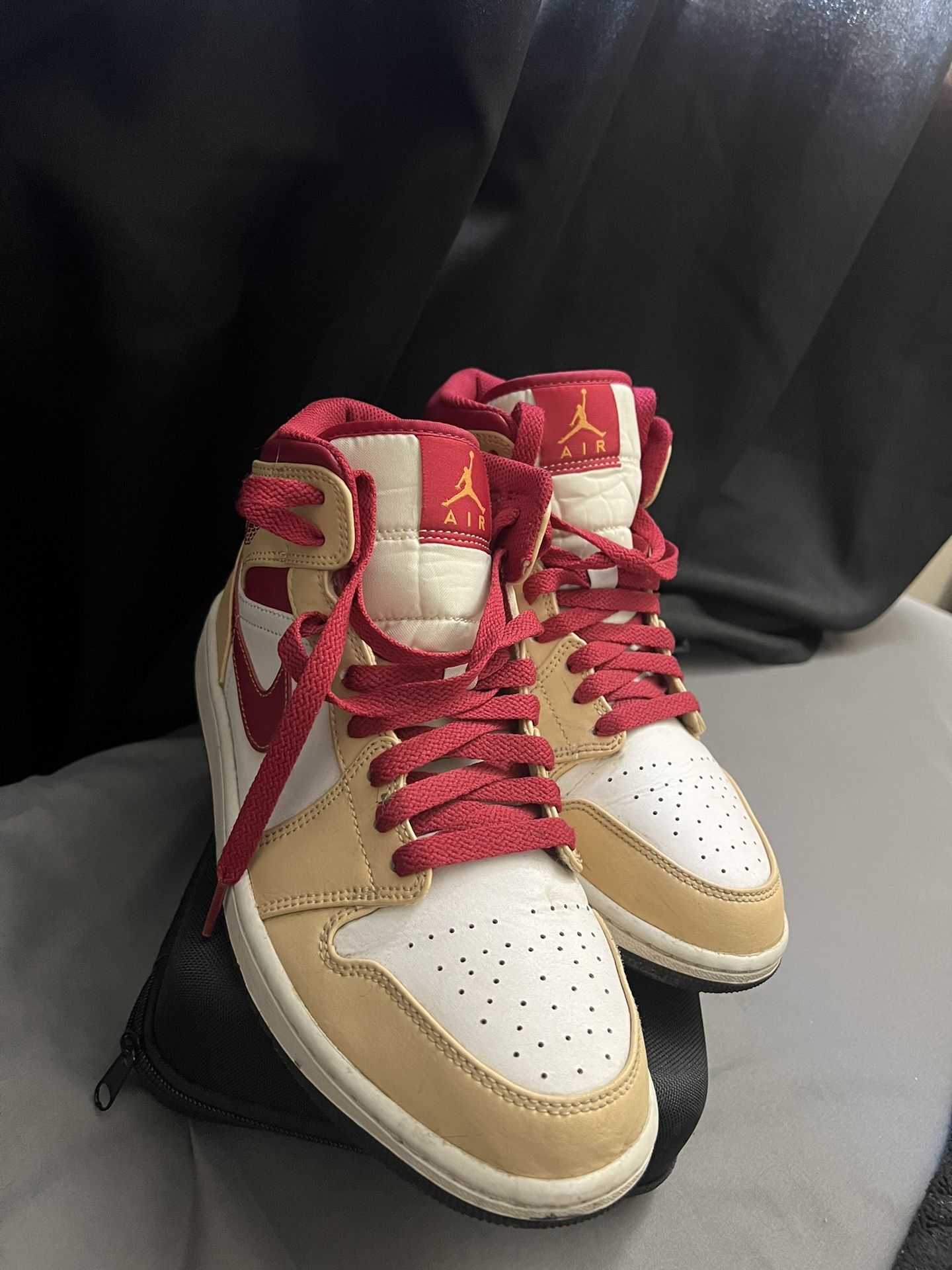 Jordan 1 mid light curry cardinals 