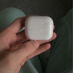AirPods Gen 3 Comes With Charger 