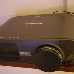 Panasonic Projector + Screen !!!!