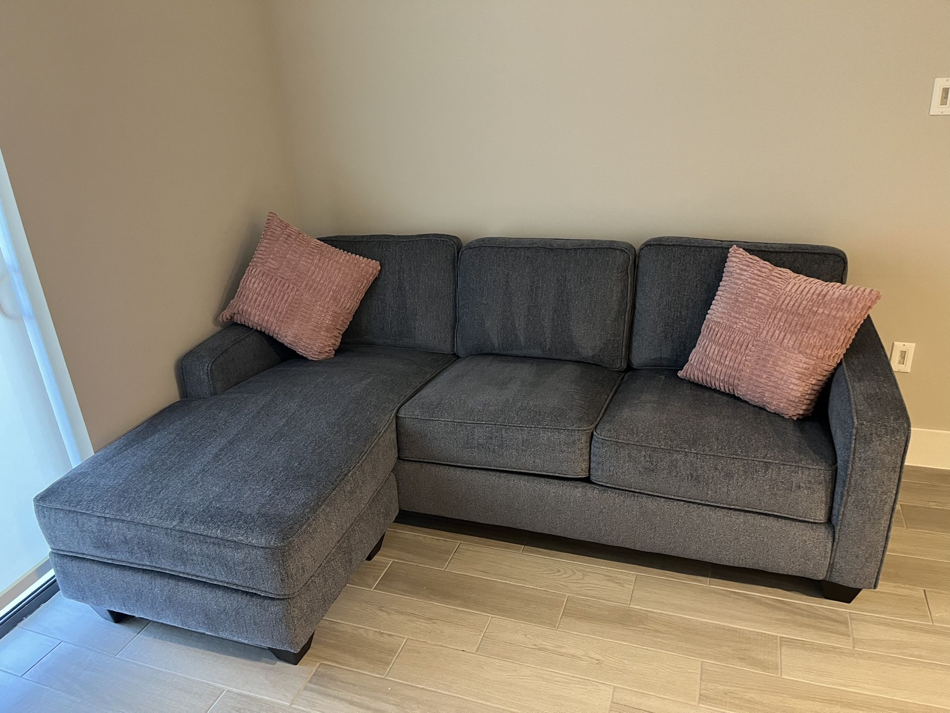 Sectional Sofa W/ Reversible Chaise