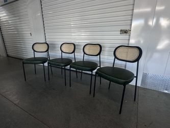 4-RATTAN DINING CHAIRS(free Delivery)🚚