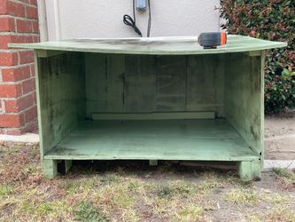 Free   Dog/Cat  house