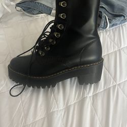 Women’s Doc Marten’s Size 8 