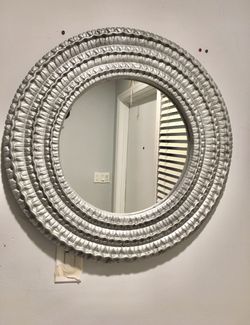 silver Wood round Mirror 28”x28”, Mirror It’s 16” Brand New 