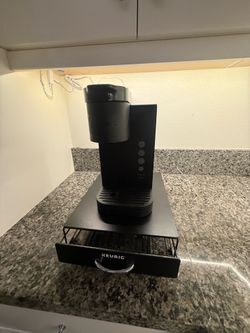 Keurig coffee maker and coffee pod holder