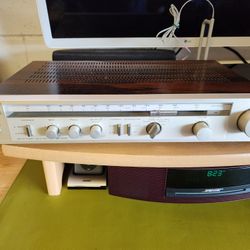 Vintage Hitachi SR-2000 AM/FM Stereo reciever made in Japan.