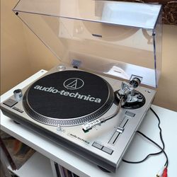 Audio Technica Turntable AT-LP120-USB