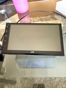 6.8” Double din stereo with car play and Bluetooth!
