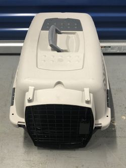 PETMATE Plastic Dog Kennel 