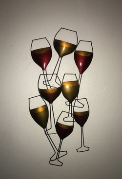 Medal wine wall art