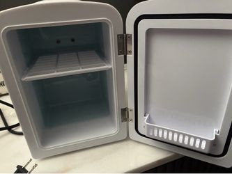 Mini skincare fridge (Paris Hilton Brand) located in 93314