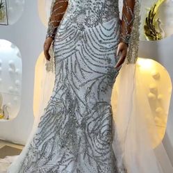 White Traditional Wedding Dress Medium With a Corset 4x Long Veil
