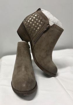 Maurices Rosalie Taupe Silver Bk Ankle Boots Size 8.5 M