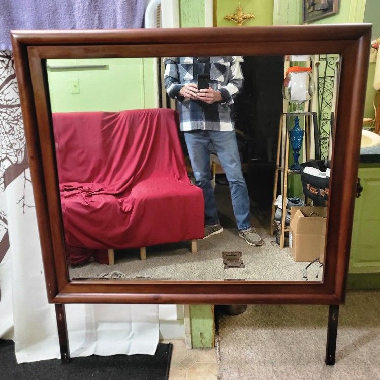GLASS DRESSER MIRROR 45x39 