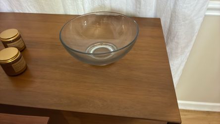 Glass serving bowl
