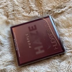 Huda Beauty purple Haze Eyeshadow Palette
