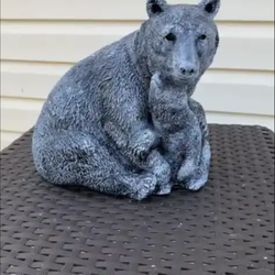 Papa, bear and baby bear statue