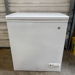 GE 5 FT3 Chest Freezer