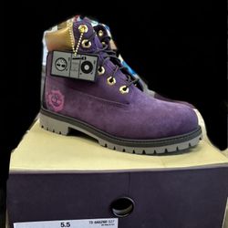 NEW Timberland 6” Premium Boot Size 5.5Y