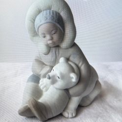 Lladro Eskimo Playing #1195- Mint