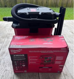 Milwaukee M18 FUEL 9 Gal. Cordless DUAL-BATTERY Wet/Dry Shop Vacuum with Filter, Hose, and Accessories