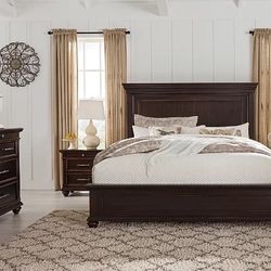 Brynhurst Bedroom Set 