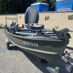 Aluminum Fishing Boat W/Honda 9.9