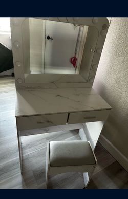 White 2-drawer vanity set marble pattern