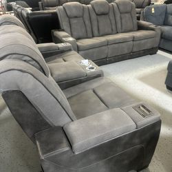 NEW SOFA AND LOVESEAT ELECTRIC RECLINER VERY GOOD CONDITION 