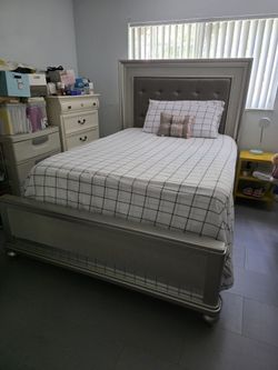 Juego De Cuarto, El Colchon Queen En Buen Estado Todo